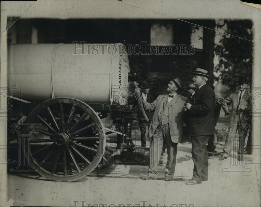 Press Photo Water Sprinklers - RRW66653 - Historic Images