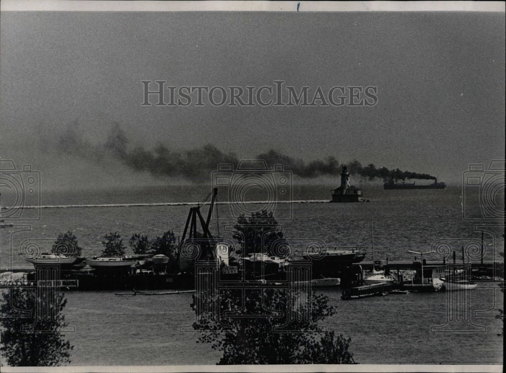 1970 Press Photo Ferndale Ship Air Pollution Chicago - RRW66665 - Historic Images