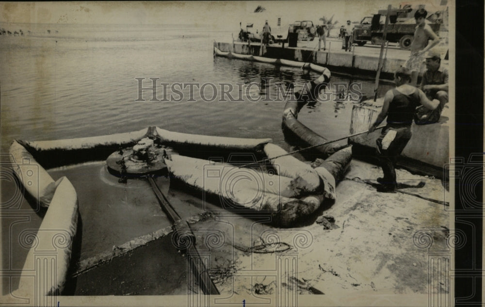 1975 Press Photo Water Pollution Geiger Key Florida - RRW66673 - Historic Images