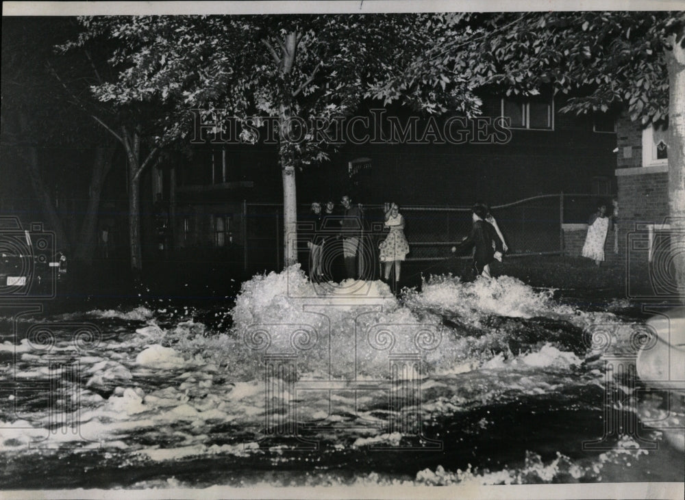 1968 Press Photo Water Main Break Huron Hamlin Avenue - RRW66709 - Historic Images