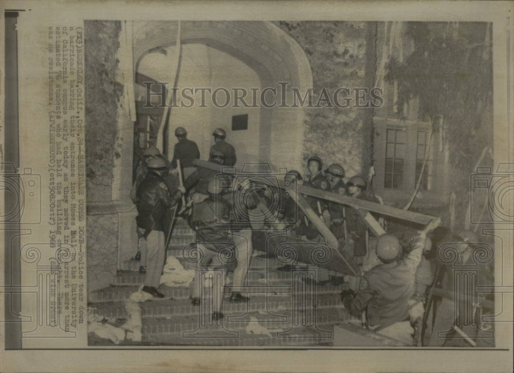 1968 Press Photo Student protest in Univ. of California - RRW66751 - Historic Images