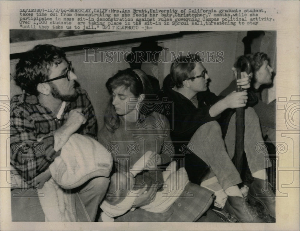 1964 Press Photo Sit-in Class against Campus Politics. - RRW66767 - Historic Images