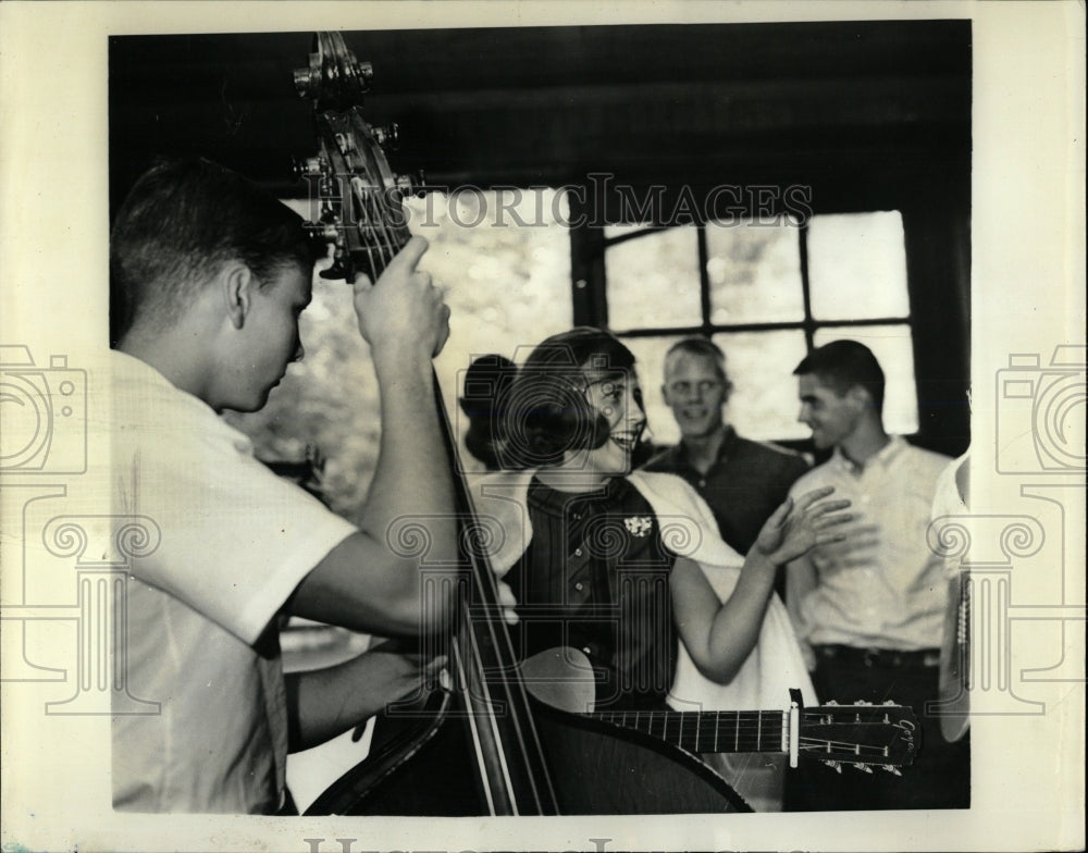 1964 Press Photo Steve Wright Julie McMurray Donald - RRW66853 - Historic Images