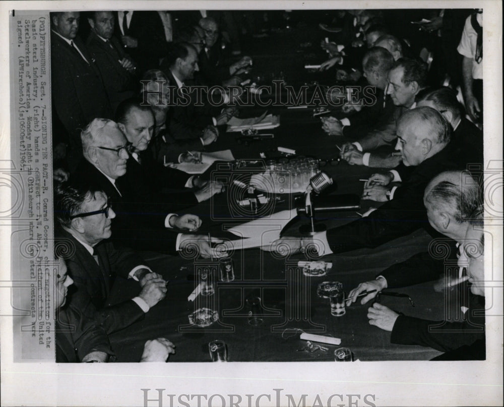 1965 Press Photo Chief Negotistor basic steel industry - RRW66931 - Historic Images