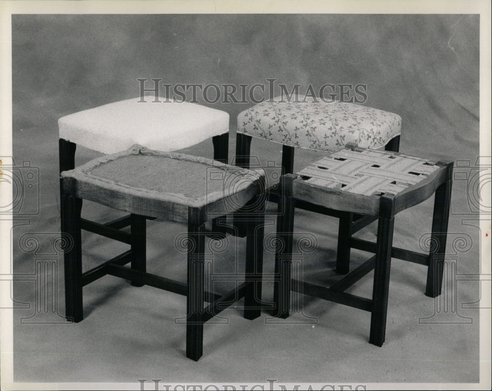 1991 Press Photo Muslin fabric reupholstered chair get - RRW66971 - Historic Images