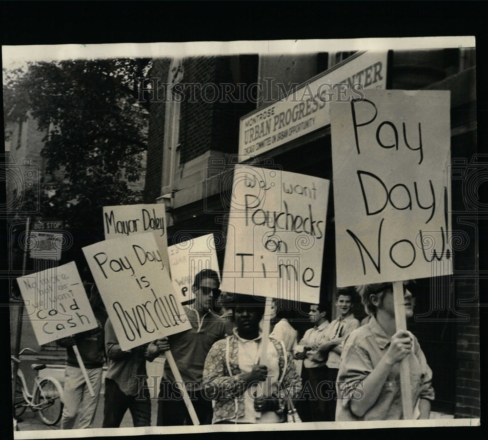 1966 Press Photo NIB employ picketing Urban Chronically - RRW66989 - Historic Images