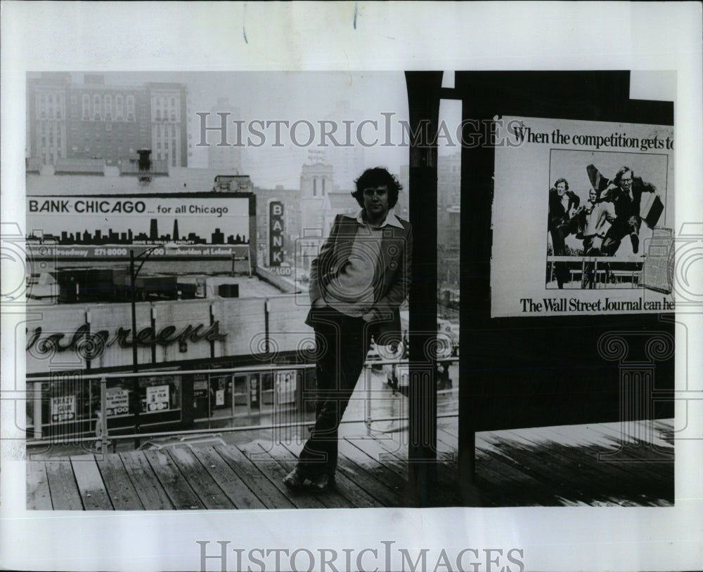 1977 Press Photo Bruce Hickey El Station Wilson tour - RRW67015 - Historic Images