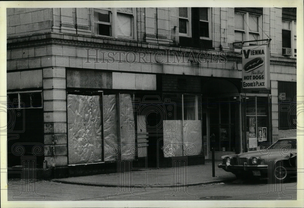 1981 Press Photo Dirty-looking business facades, Argyle - RRW67017 - Historic Images