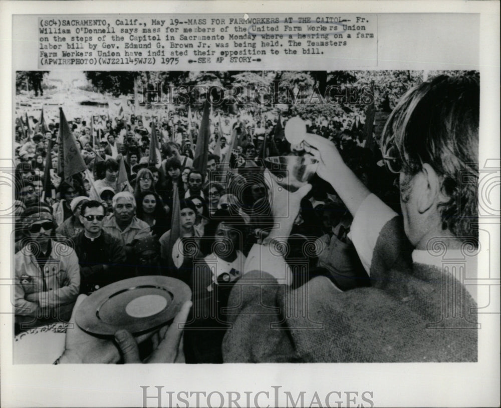 1975 Press Photo Farm workers William O&#39;Donnell capitol - RRW67041 - Historic Images
