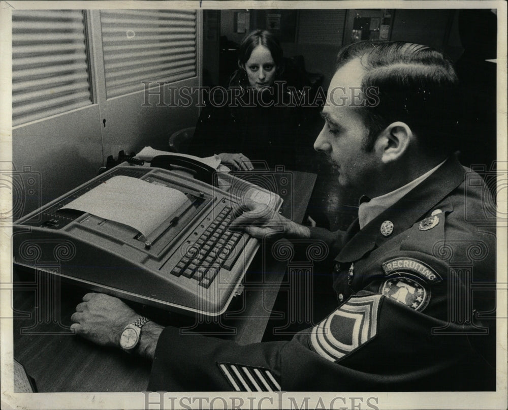 1974 Press Photo Army Jobs Computer Science Corp Goss - RRW67091 - Historic Images