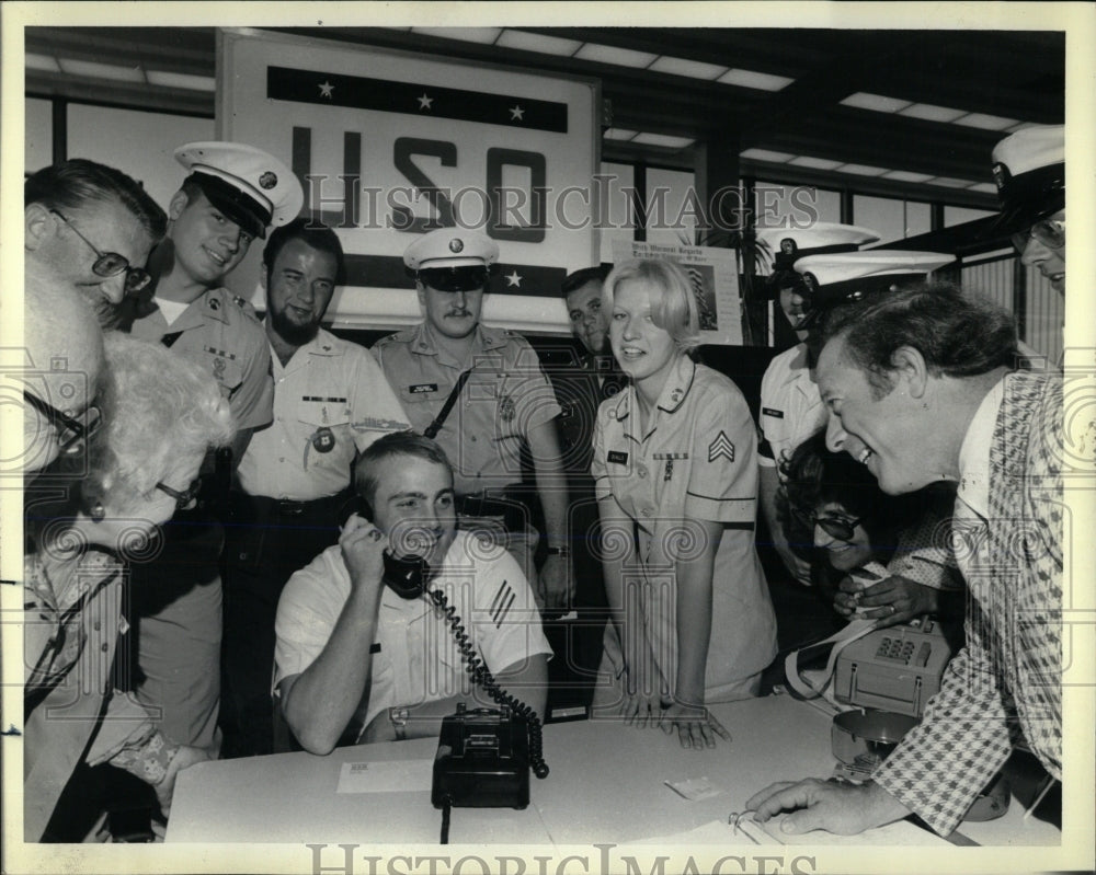 1977 Press Photo Fireman Robert Butler Virginia Hare - RRW67237 - Historic Images