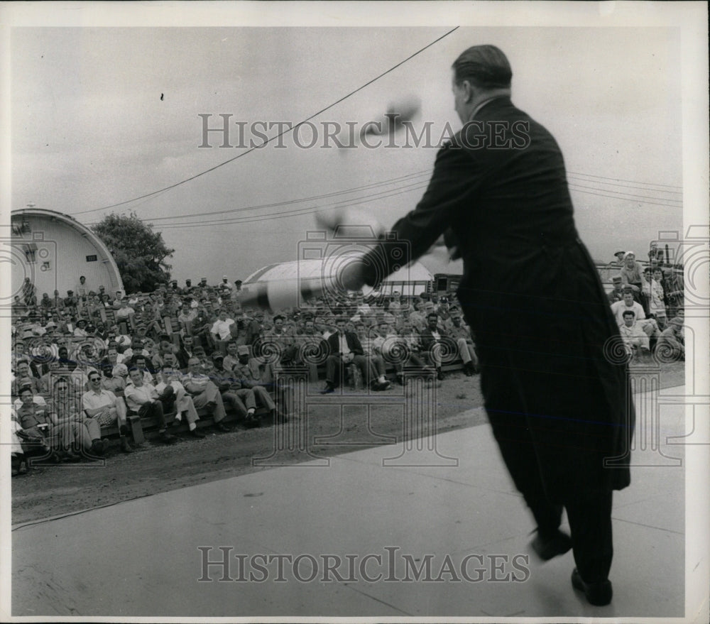 Press Photo Iwo Jima Jugller Ben Beri Chicago US parade - RRW67243 - Historic Images