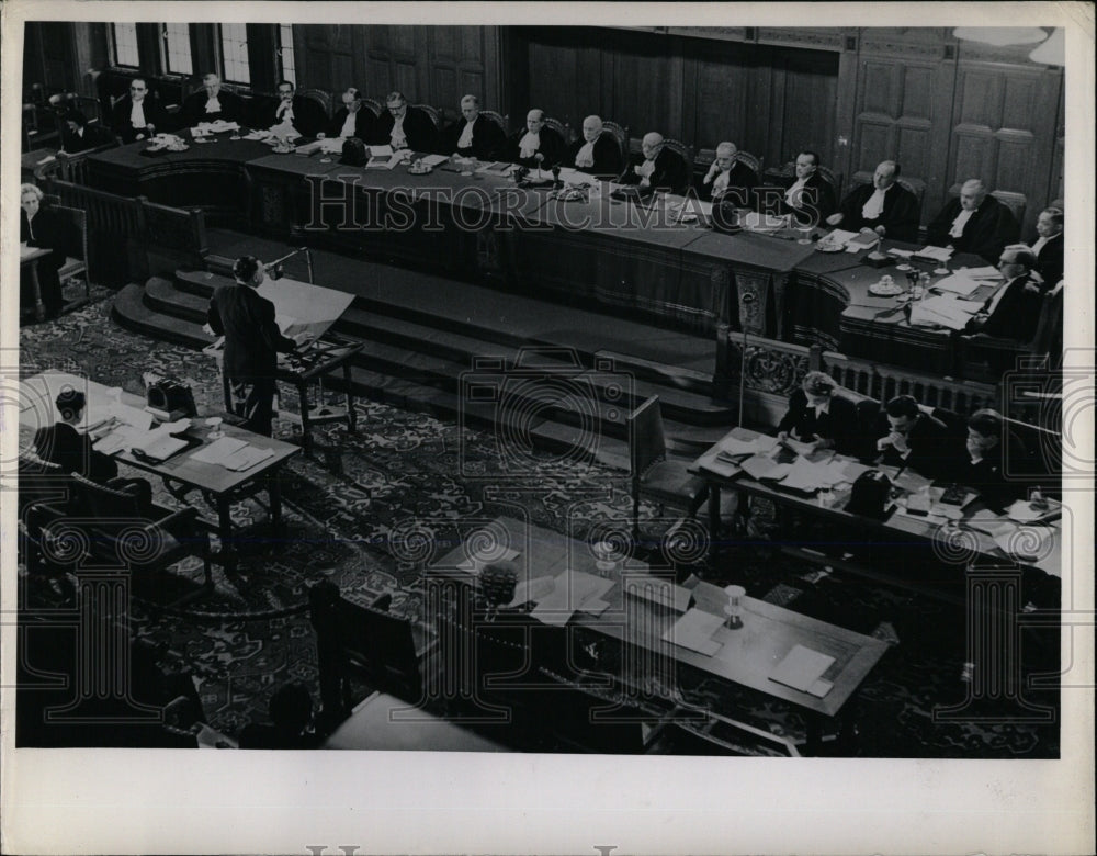 Press Photo View International Court justice Lawyer - RRW67267 - Historic Images