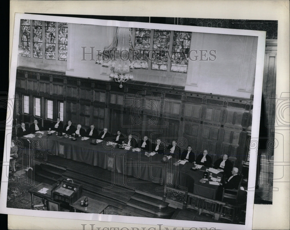 Press Photo World court legal arguments judge reach law - RRW67271 - Historic Images