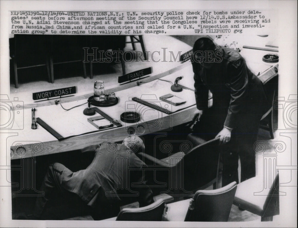 1964 Press Photo UN security police checks bomb meeting - RRW67287 - Historic Images