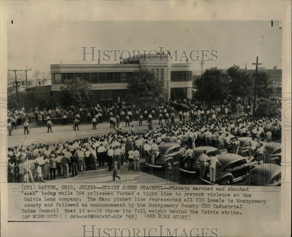 1948 Press Photo Univis Lens Co pickets march strike - RRW67309 - Historic Images