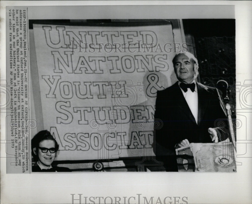 1973 Press Photo Sen George McGovern Oxford University - RRW67355 - Historic Images