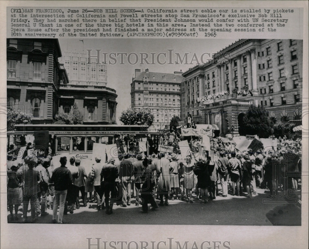 1965 Press Photo Cable Car Pickets California Powell St - RRW67401 - Historic Images