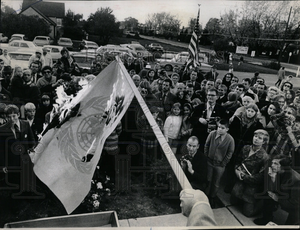 1971 Press Photo Christian Liberty Church Flag UN China - RRW67409 - Historic Images