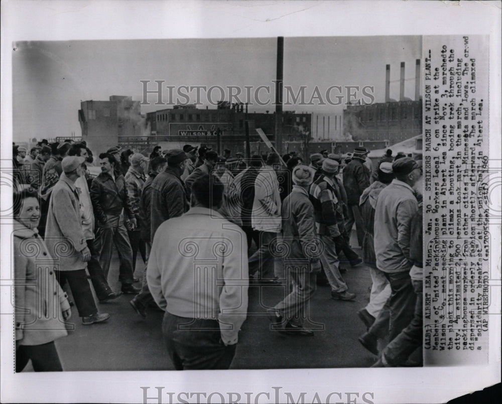 1960 Press Photo Strikers March Wilson Plant Workers - RRW67449 - Historic Images