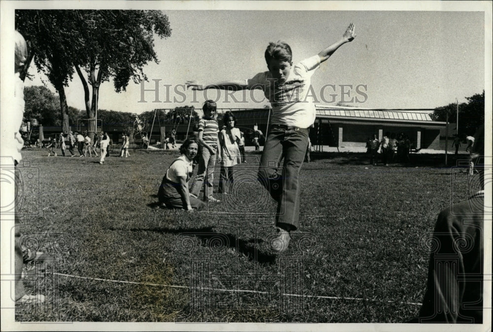 1977 Press Photo Washington school Fun Children play - RRW67481 - Historic Images