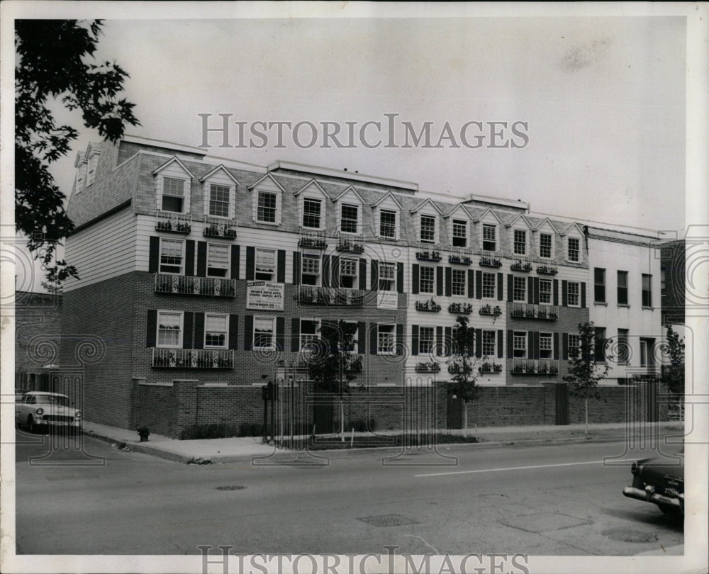 1959 Press Photo Williamsburg apartment North Wells Rd - RRW67485 - Historic Images