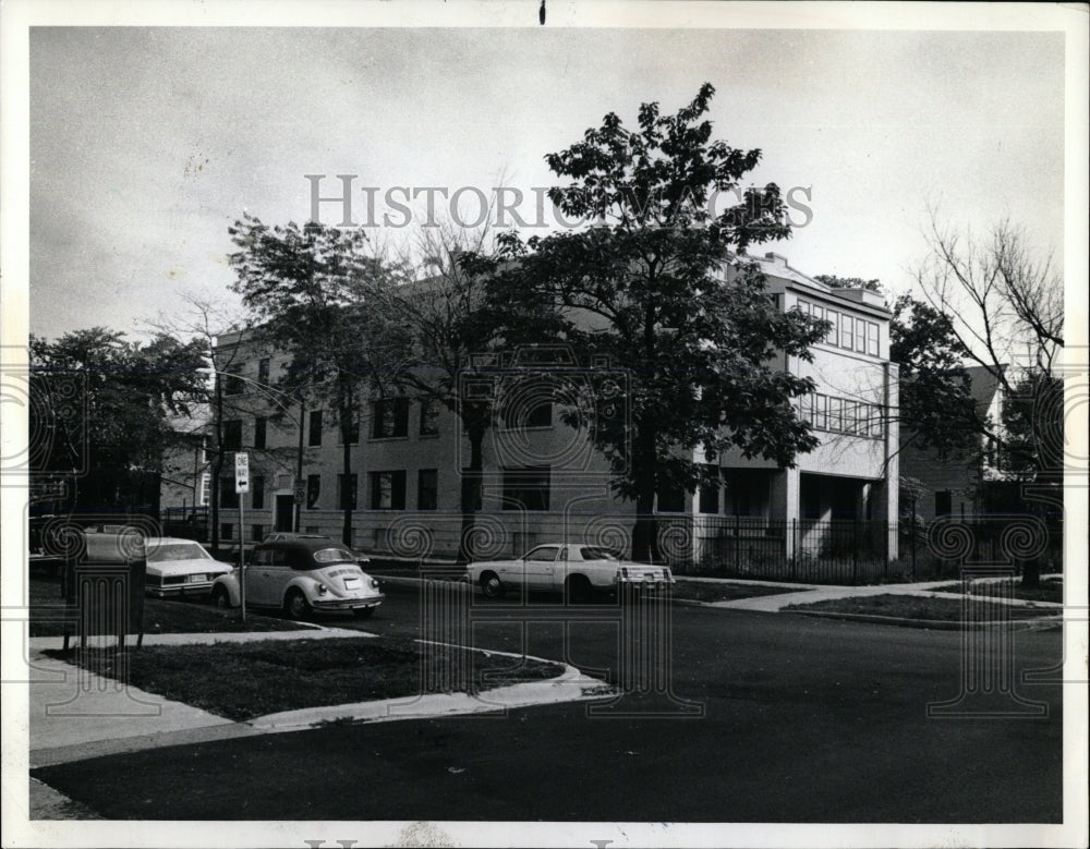 1983 Press Photo Winchester Park Apartments Ravenswood - RRW67511 - Historic Images
