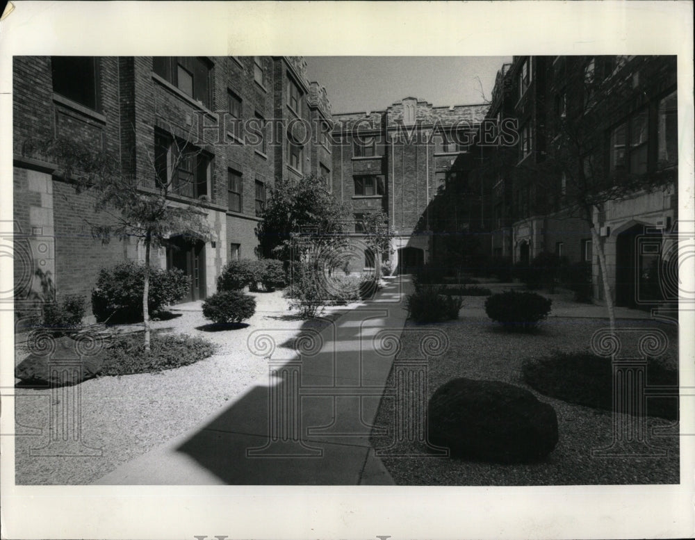 1980 Press Photo Bedroom Condominium Barry Quadrangle - RRW67533 - Historic Images