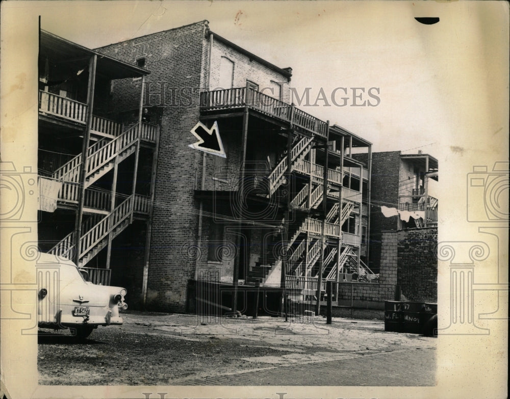 1963 Press Photo Arrow points flournoy Building court - RRW67547 - Historic Images