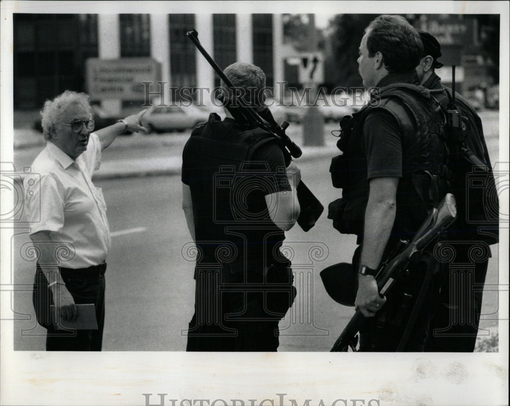 1991 Press Photo Seymour Abrams Lincolnwood Hostage - RRW67553 - Historic Images