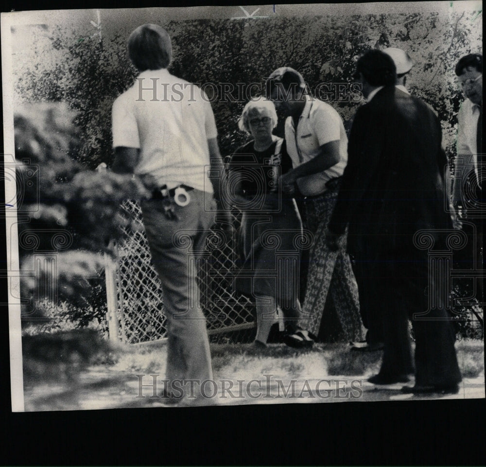 1977 Press Photo Mrs Prohaska released Hostage Home - RRW67587 - Historic Images