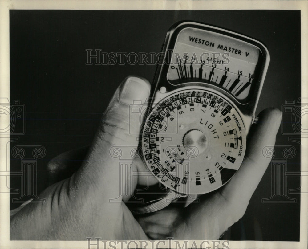 1963 Press Photo Universal Exposure Meter Weston Calci - RRW67657 - Historic Images