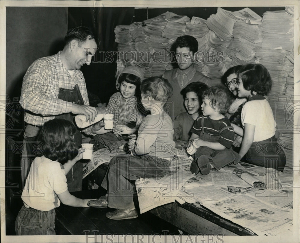 1955 Press Photo Harry Klein Laddie Vnovcek Evicted - RRW67683 - Historic Images