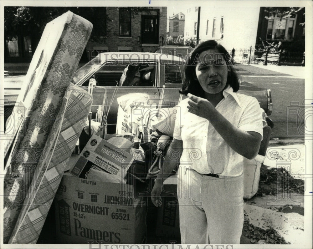 1977 Press Photo Watkins sidewalk evicted home husband - RRW67699 - Historic Images