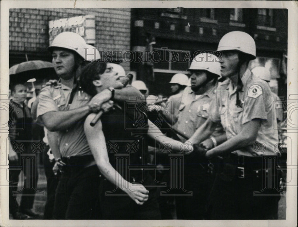 1966 Press Photo Police Wrestle Young Heckler - RRW67717 - Historic Images