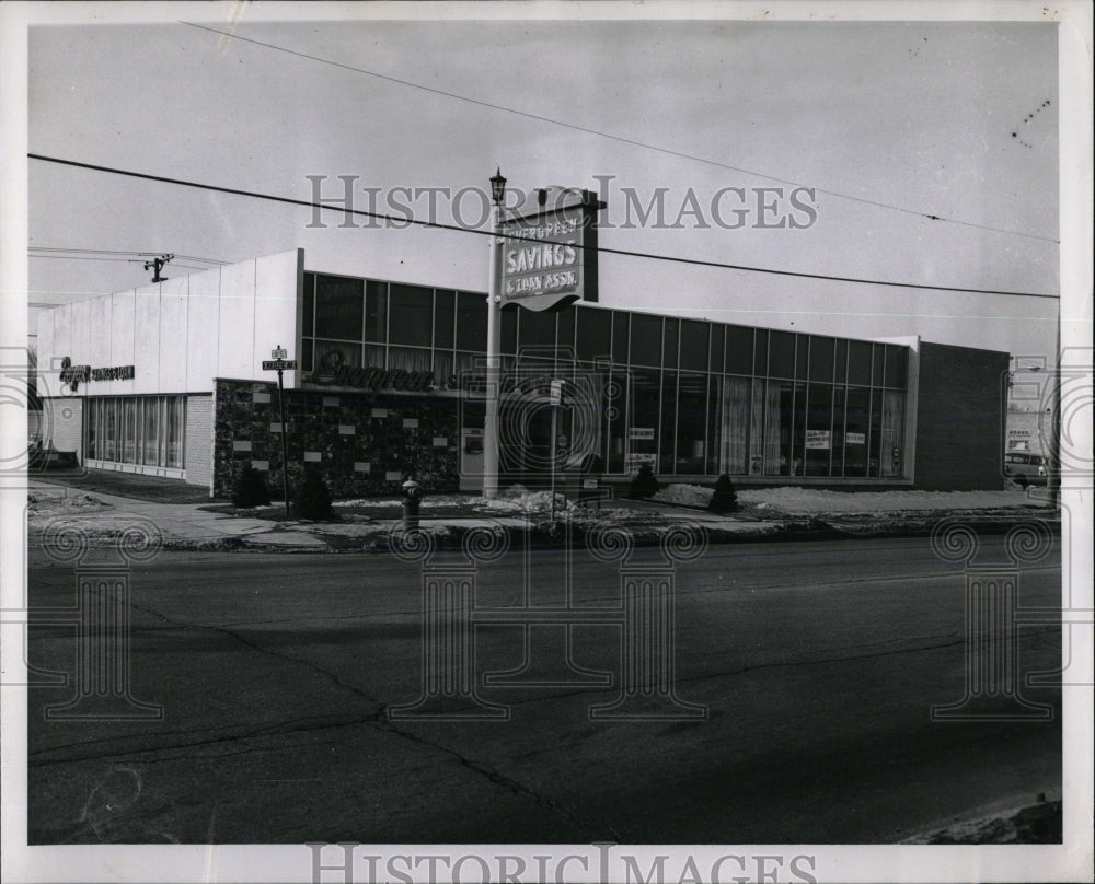 1962 Press Photo Evergreen Savings and Loan Association - RRW67749 - Historic Images