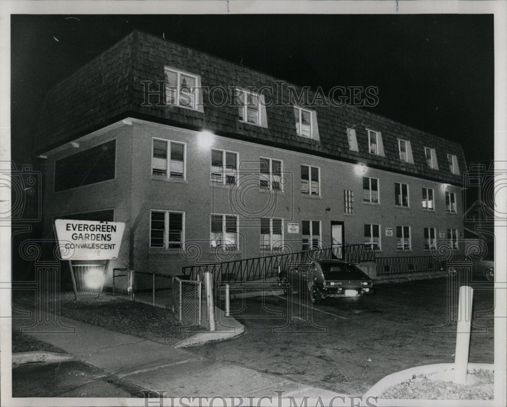 1976 Press Photo Gardens Nursing Home Evergreen Lipman - RRW67751 - Historic Images