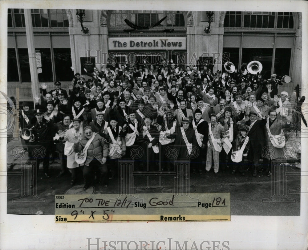 1974 Press Photo Old newsboys in front of news - RRW67841 - Historic Images