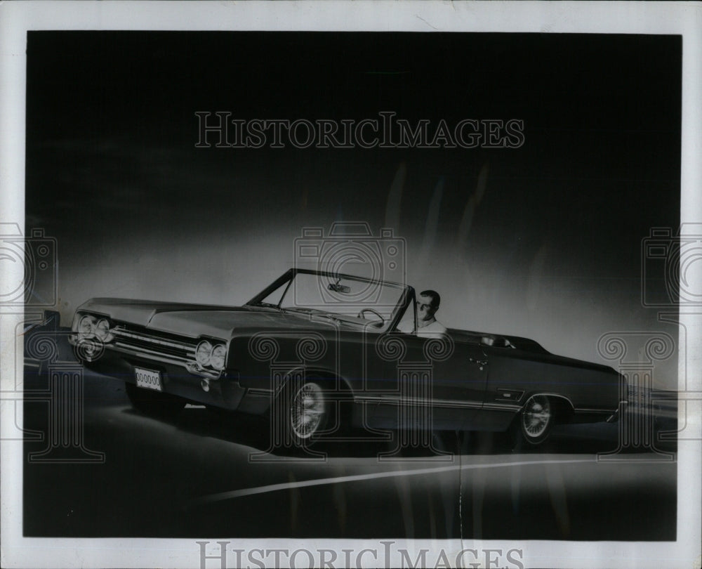 1964 Press Photo General Motors corp Oldsmobile model - RRW67863 - Historic Images