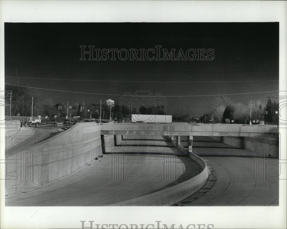 1988 Press Photo Coolidge bridge Manistee work highway - RRW67865 - Historic Images