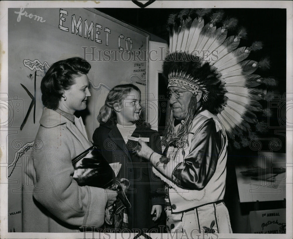 1953 Press Photo Detroit News Travel Show - RRW67927 - Historic Images