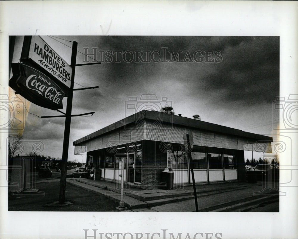 1983 Press Photo Daves Hambrugers Restaurant at Mich. - RRW67961 - Historic Images