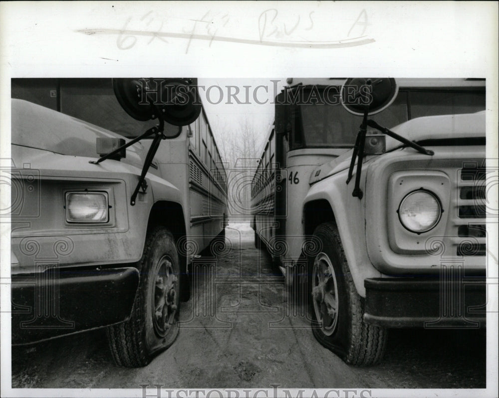 1986 Press Photo Romeo School District Buses Causing - RRW67973 - Historic Images