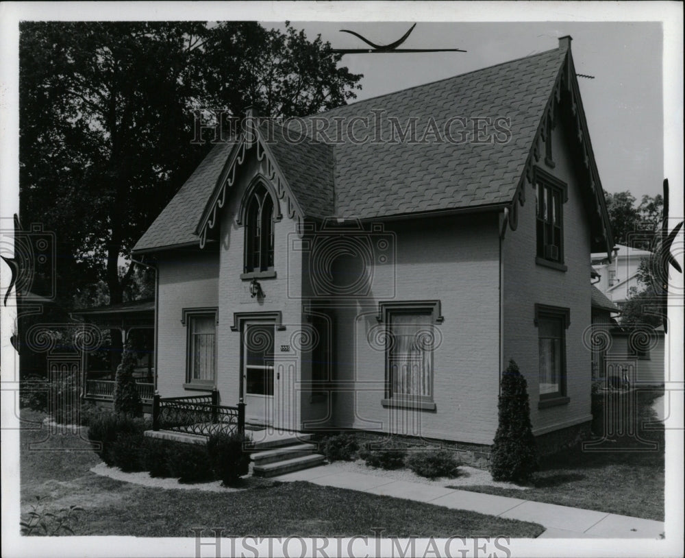 1974 Press Photo House construction exterior view lawn - RRW68035 - Historic Images