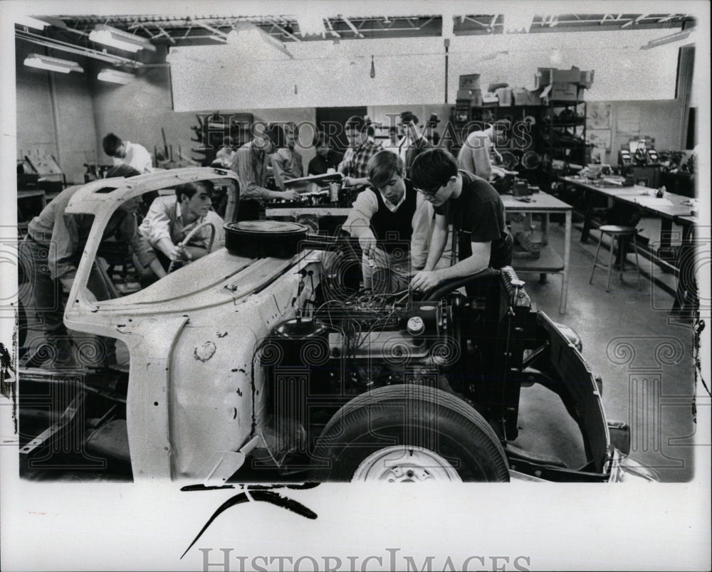 1967 Press Photo Michigan Midland Auto Shop Work motor - RRW68143 - Historic Images
