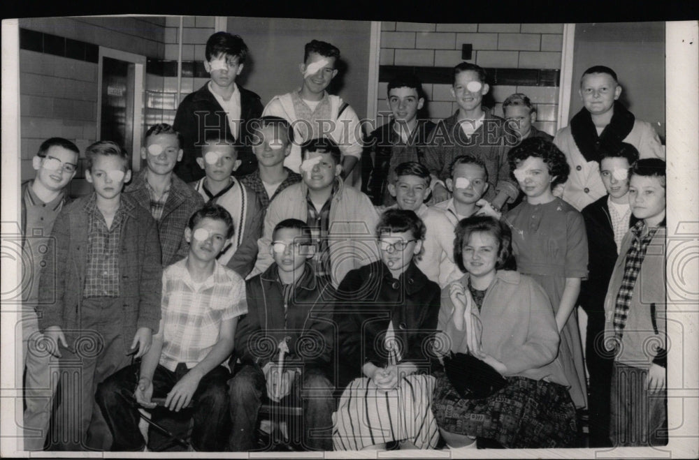 1961 Press Photo St Louis Students With Injured Eyes - RRW68173 - Historic Images