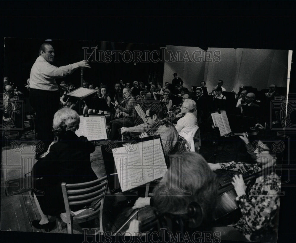 1976 Press Photo The Evanston Symphony orchestras - RRW68235 - Historic Images