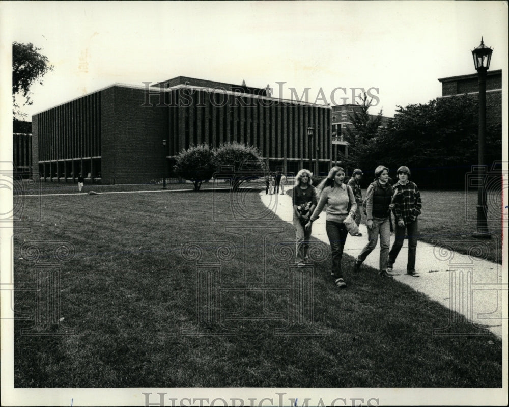 1979 Press Photo Evanston High School Campus - RRW68263 - Historic Images