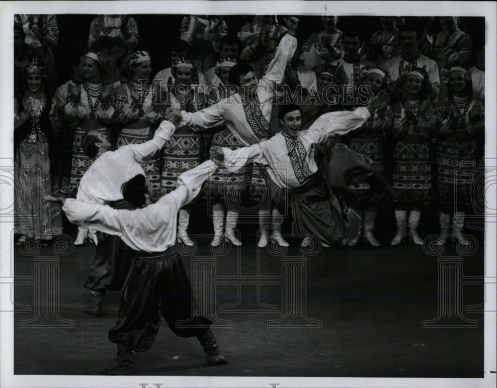 1977 Press Photo Ukrainian Dance Company - RRW68321 - Historic Images