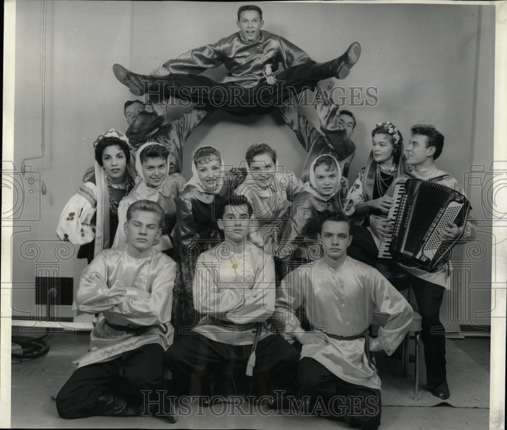 1953 Press Photo Dushohubka Ukrainian dancers Harvest - RRW68391 - Historic Images